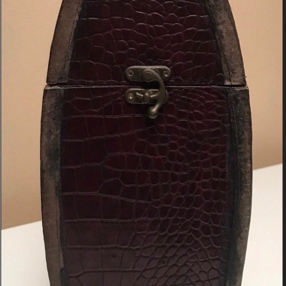 Black Friday Sale! $7 or 3 for $15.00.
Leather Wine Bottle Holder - Picture 6 of 6